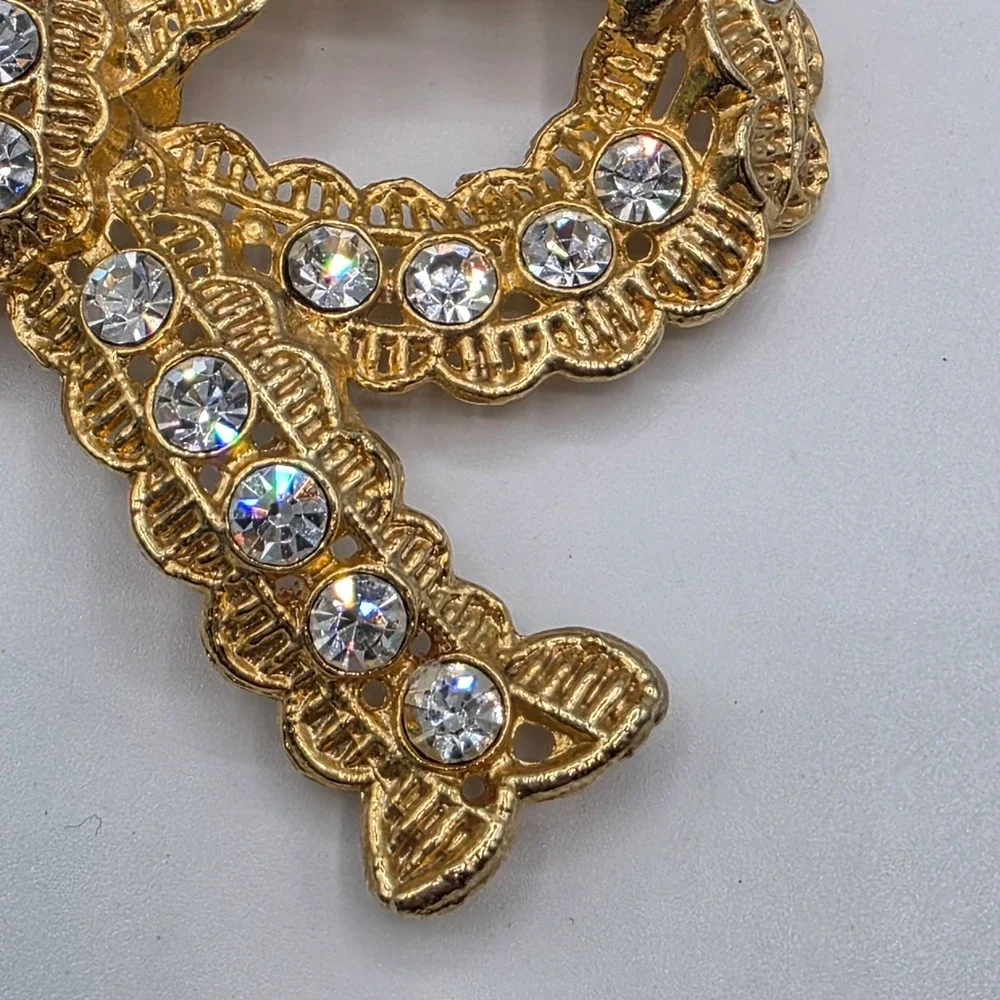 Sparkling Bow Brooch Rhinestone‎ Gold Tone Filigree Lace Charm Pin Prong Set